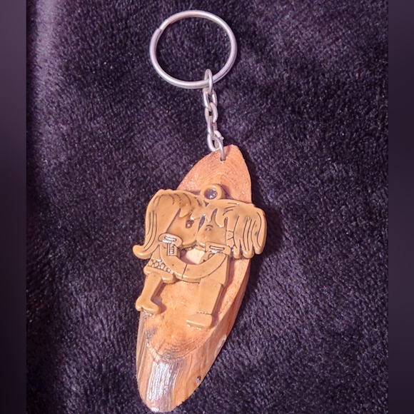 Cutesy Boyfriend Girlfriend Palawan Wooden Keychain - Picture 1 of 2